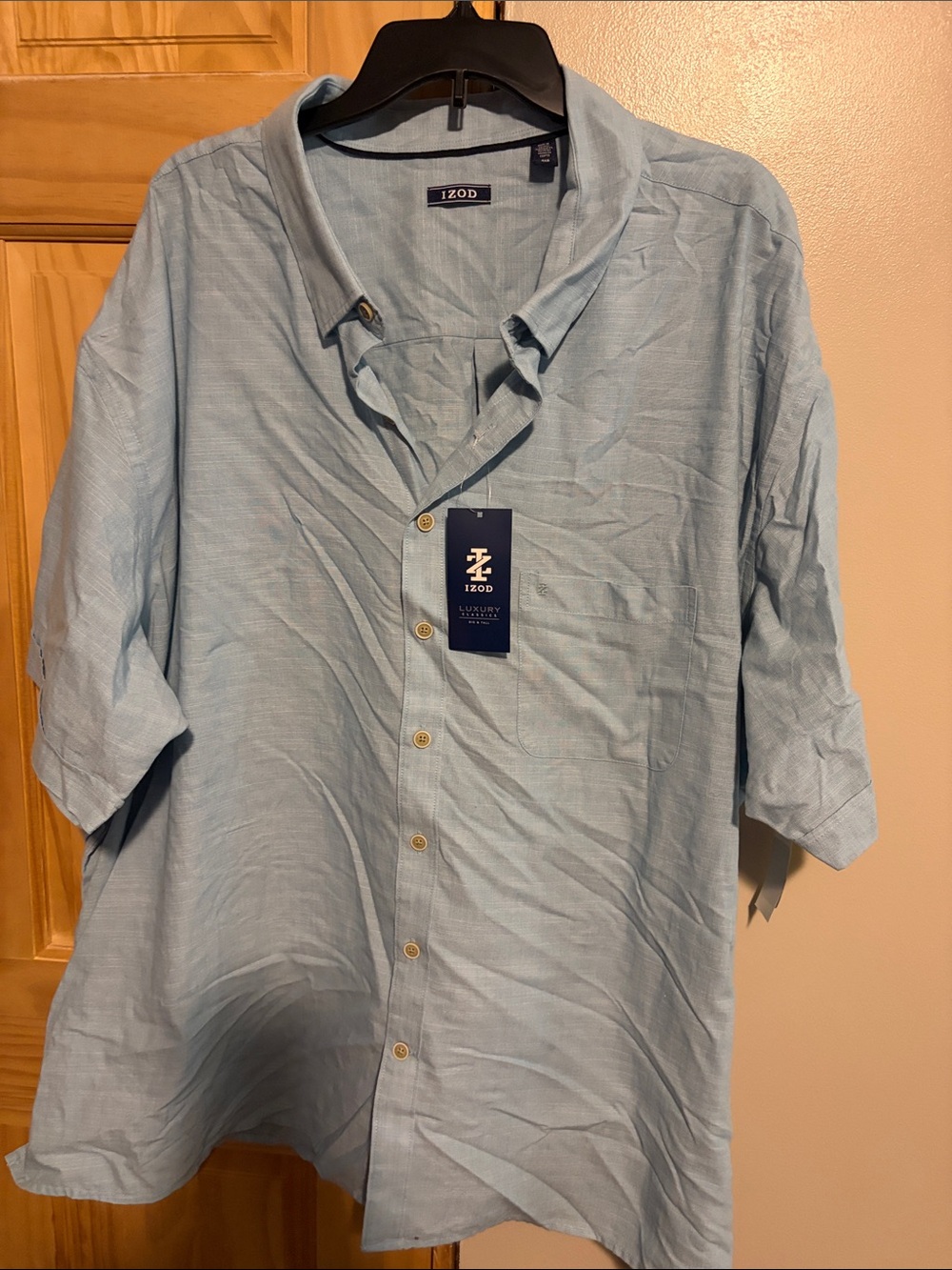 Izod Men's Light Blue Short Sleeve Linen-Blend Button-Down Shirt